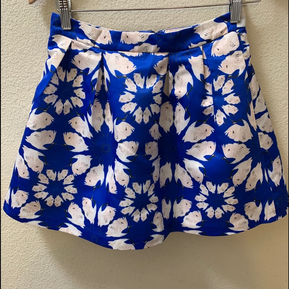 ALICE + OLIVIA Blue Swan Printed A-line Mini Skirt
